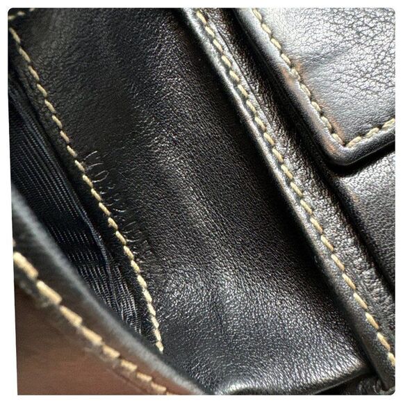 Gucci Cursive Logo Leather Bifold Wallet - Picture 8 of 8